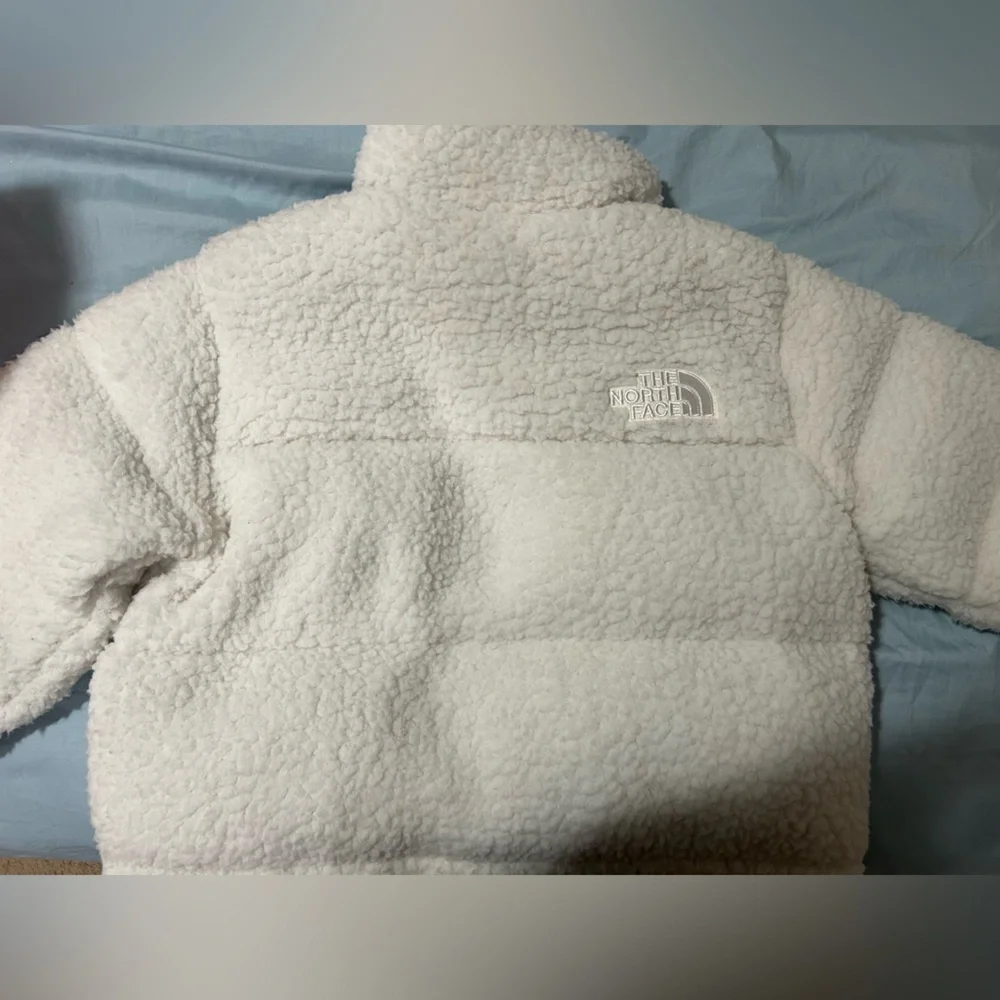 The North Face White Puffer Jacket - Picture 3 of 5